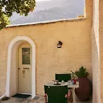 παραδοσιακός πέτρινος σε φάρμα Fallika
