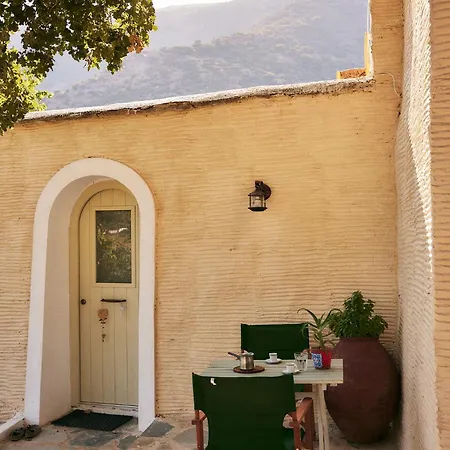 παραδοσιακός πέτρινος σε φάρμα Fallika