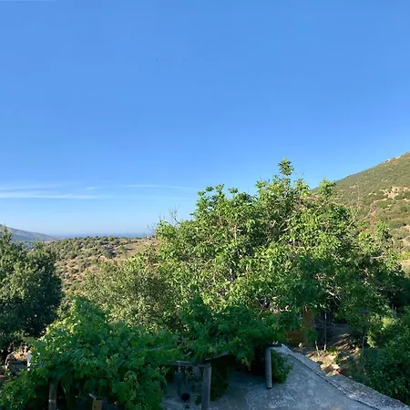 Παραδοσιακός Πέτρινος Ξενώνας Σε Φάρμα *